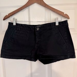 Express women’s low-rise shorts, black, size 4. GUC.